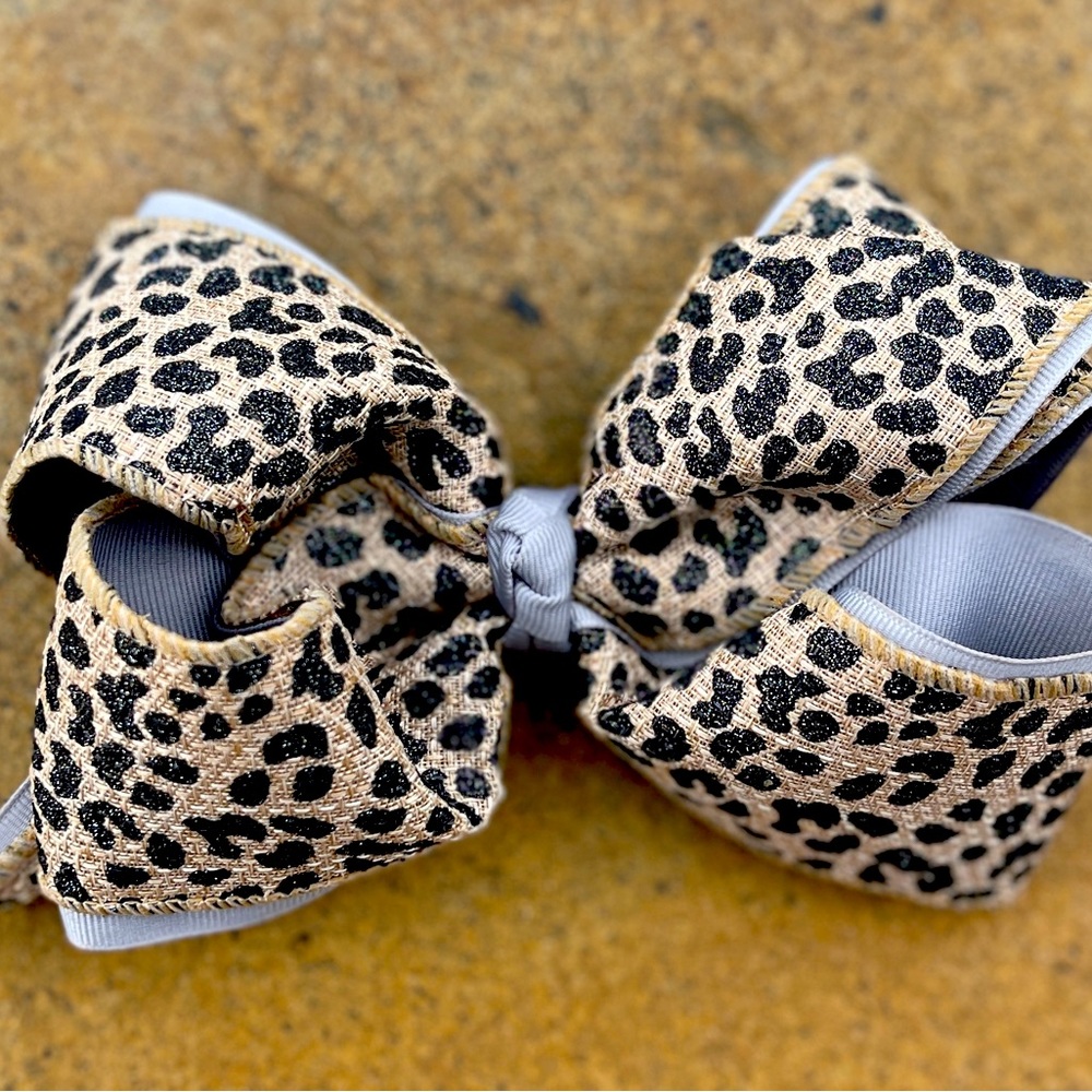 Girls 7” Hair Bow With Glitter Detail
